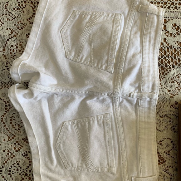 Aéropostale white shorts size 9/10, 98% cotton 2% spandex, Aeropostale - Picture 4 of 6